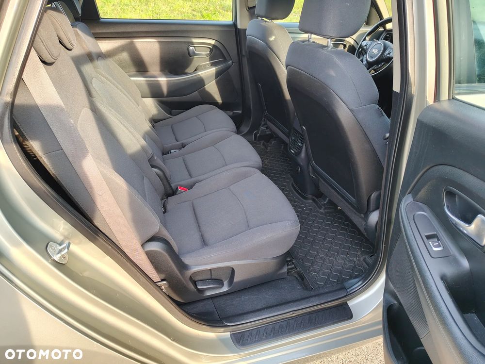 Kia Carens 1.7 CRDi M - 40