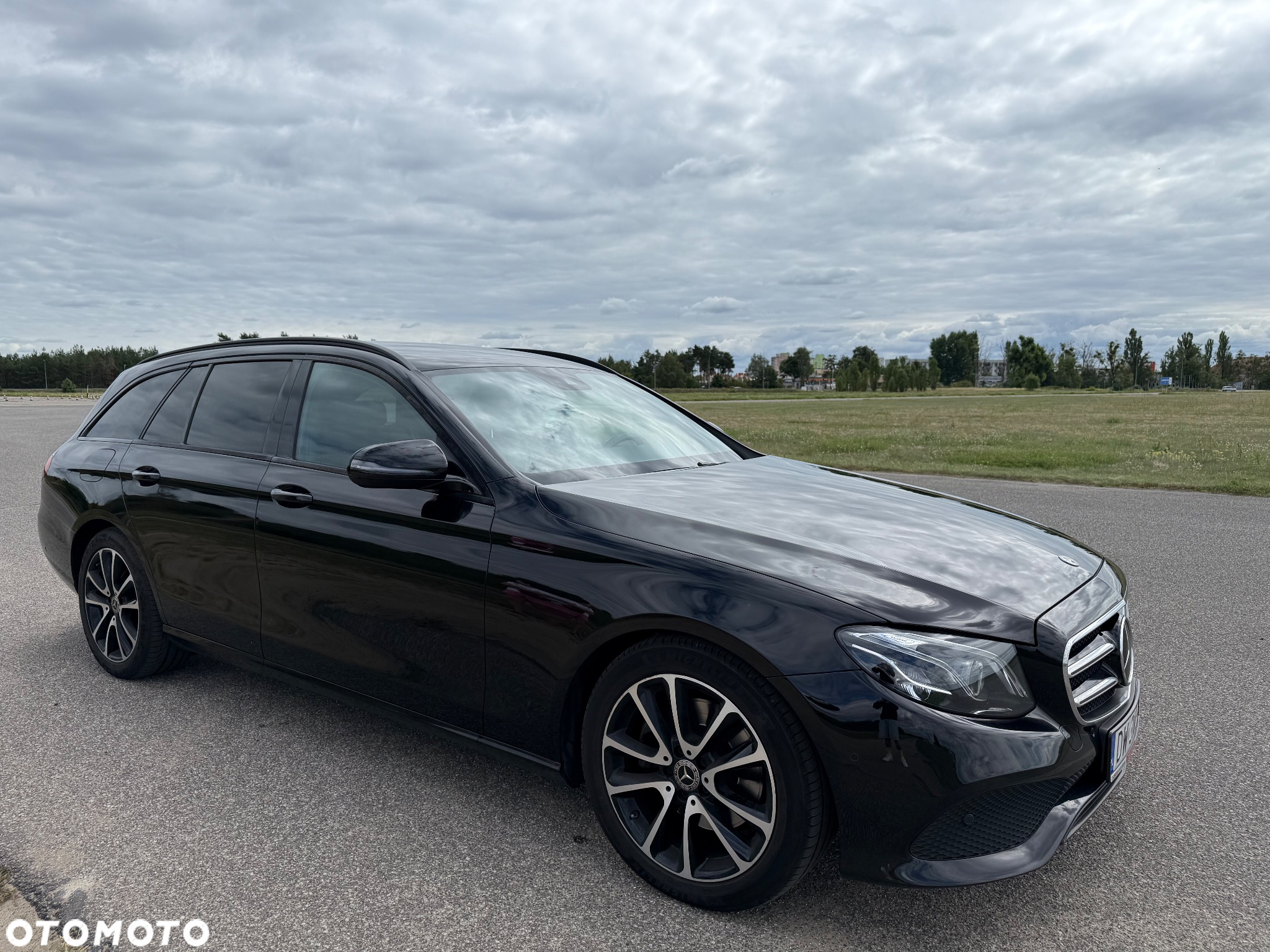 Mercedes-Benz Klasa E 220 d 4Matic T 9G-TRONIC Avantgarde - 3