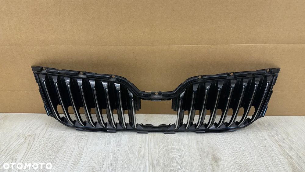 SKODA SUPERB 3 III 3V ATRAPA GRILL POD RADAR CHROMY 3V0853653B K100/BN14JR