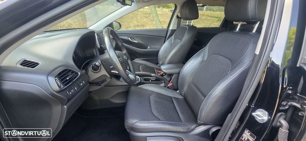 Hyundai i30 SW 1.6 CRDi Blue Style+Navi - 10