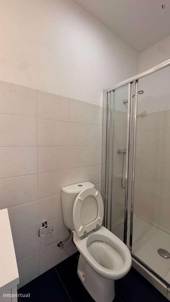 Quarto - localizado em Montes Claros Coimbra - Grande imagem: 3/16