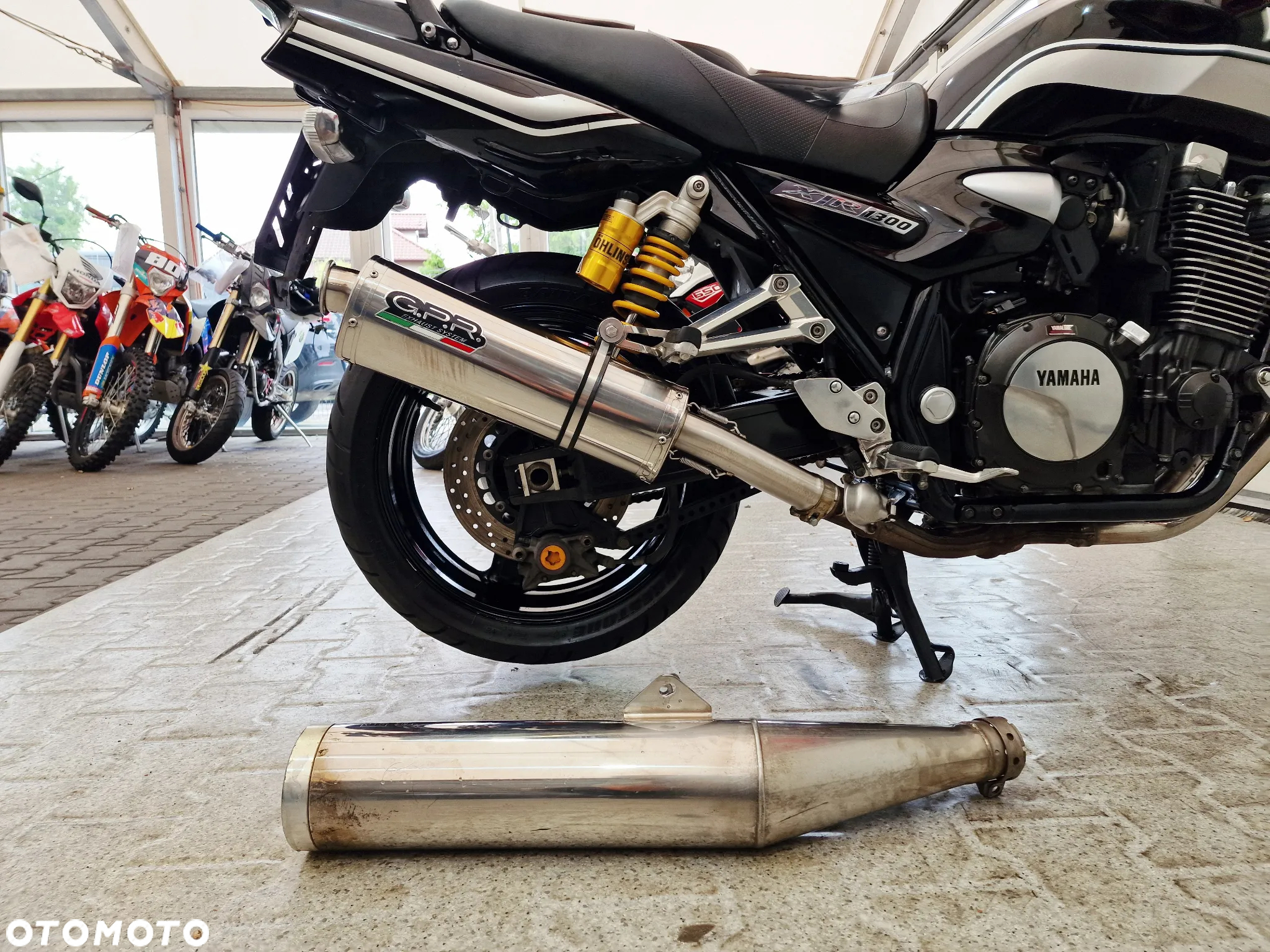 Yamaha XJR - 32