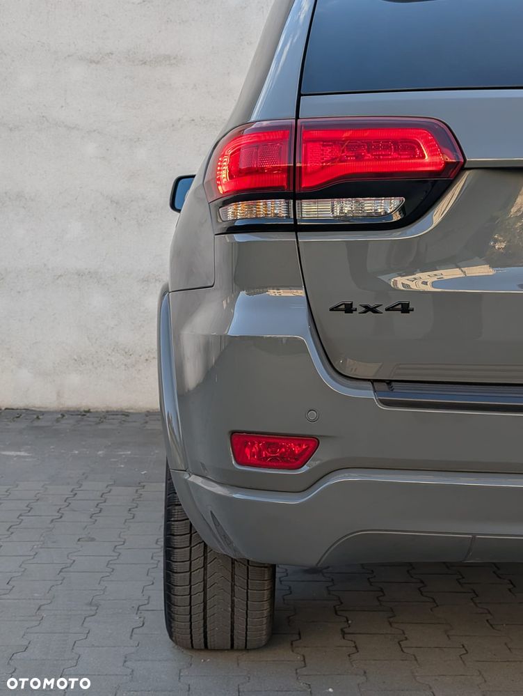 Jeep Grand Cherokee - 30