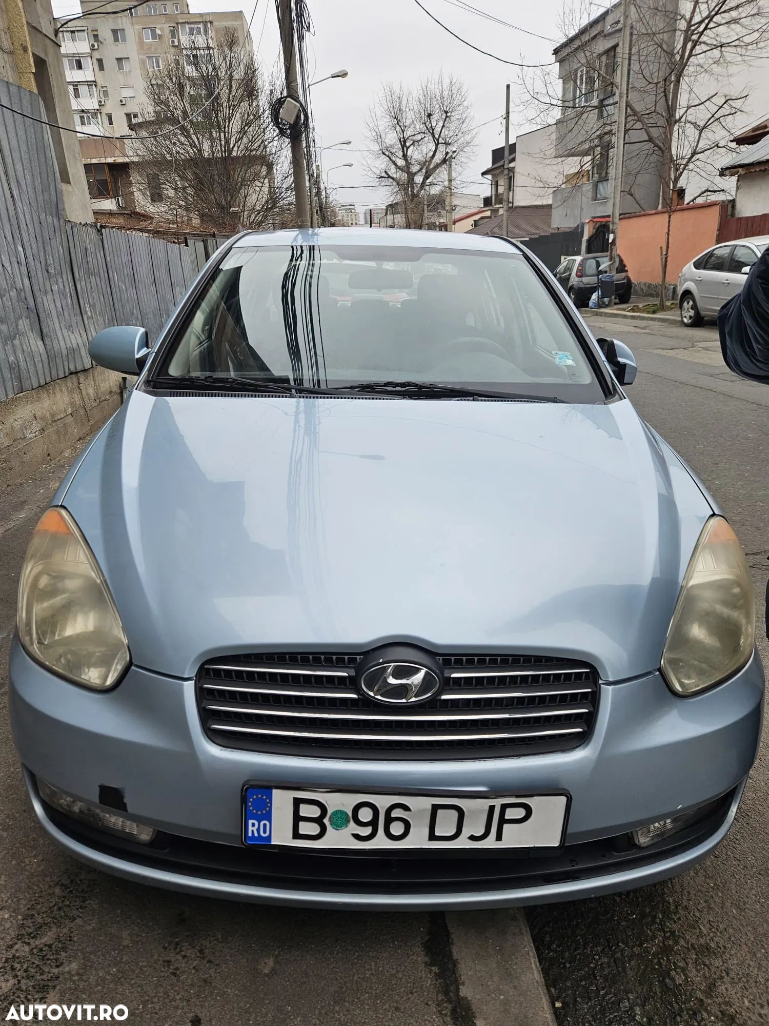 Hyundai Accent - 1