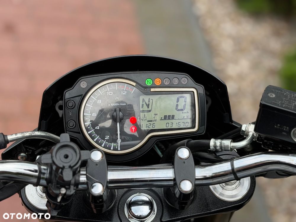 Suzuki GSR - 27