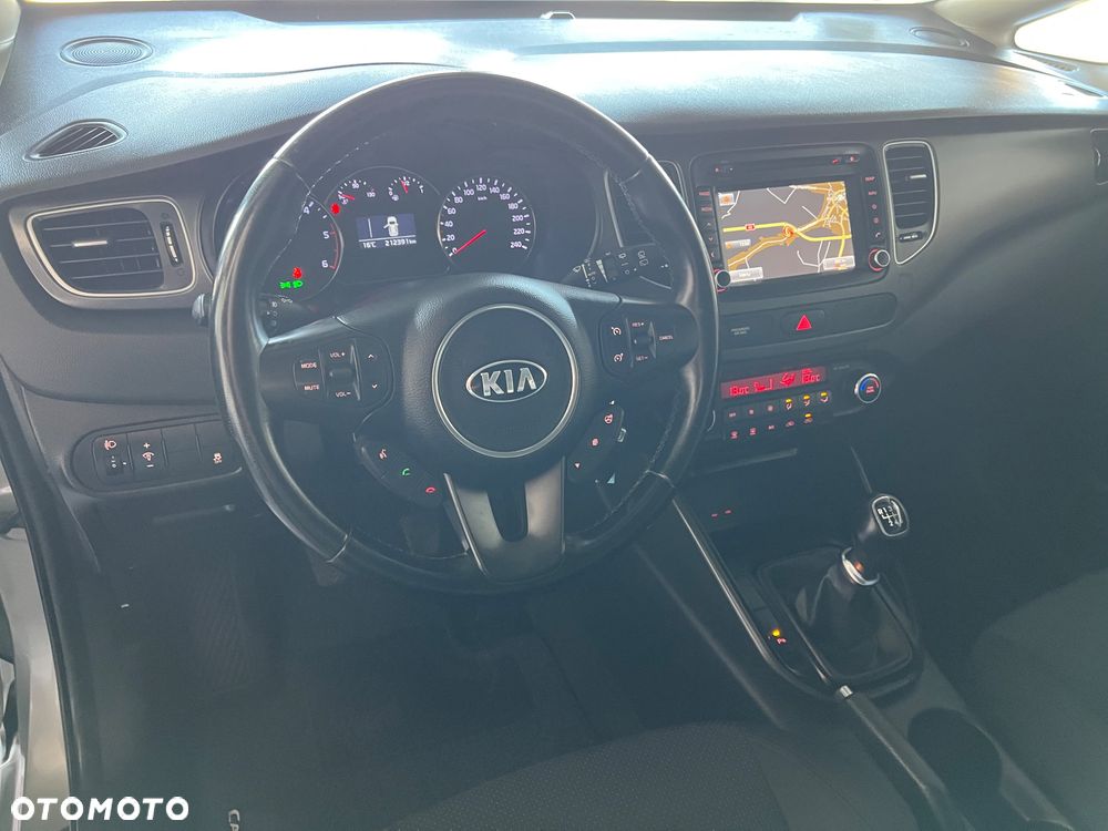 Kia Carens - 13