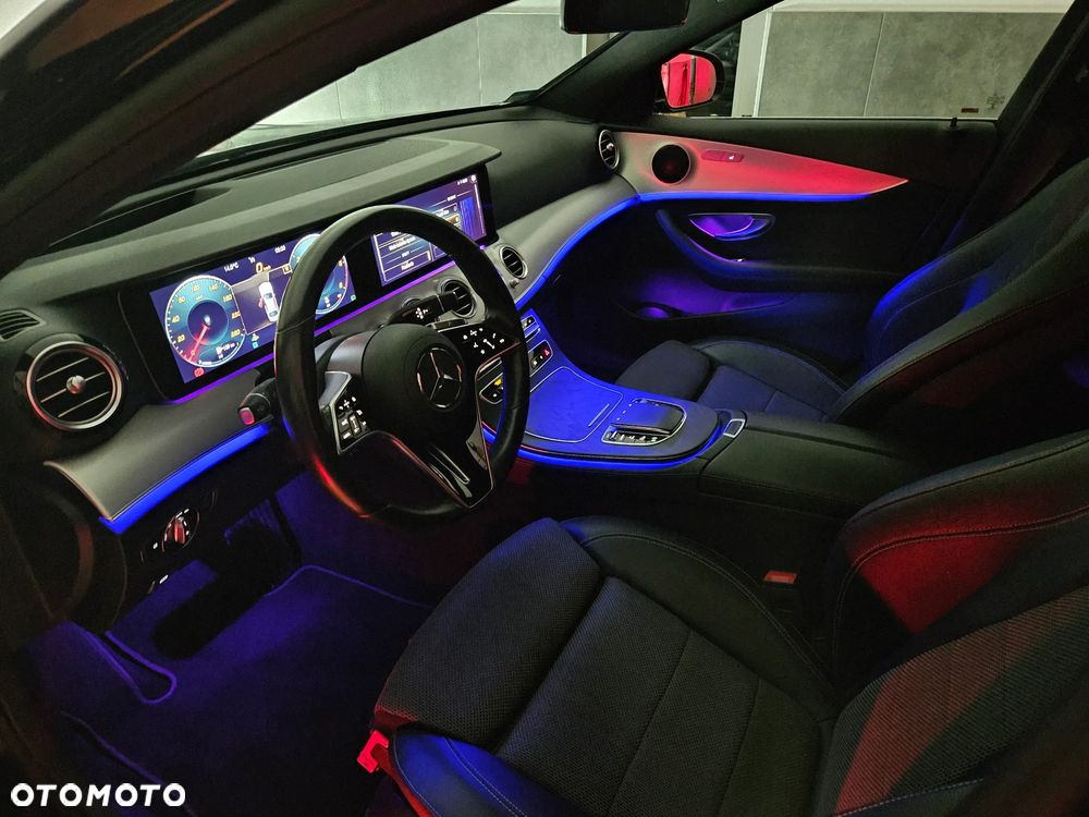 Mercedes-Benz Klasa E 220 d 4-Matic 9G-TRONIC - 24