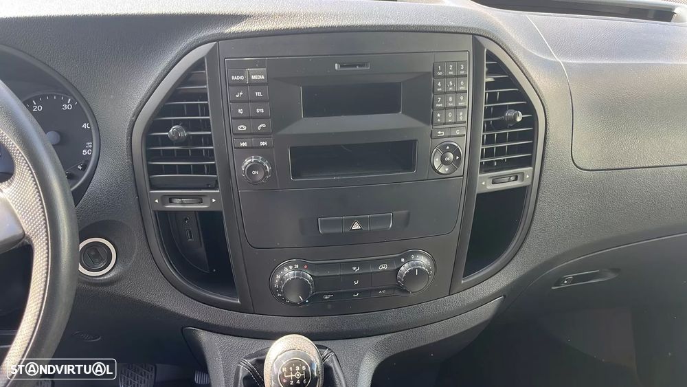 BMW X1 18 d sDrive Auto Line Sport - 38
