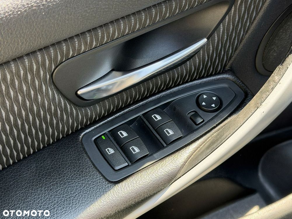 BMW Seria 3 320i Sport Line - 7
