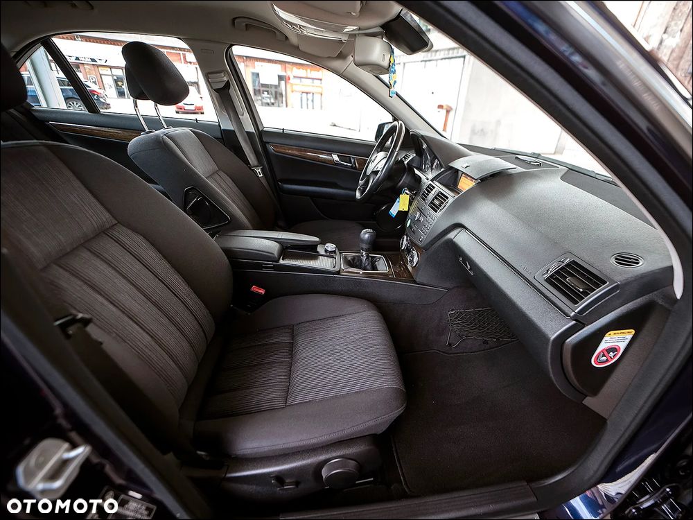 Mercedes-Benz Klasa C 180 Kompressor BlueEFFICIENCY Elegance - 35