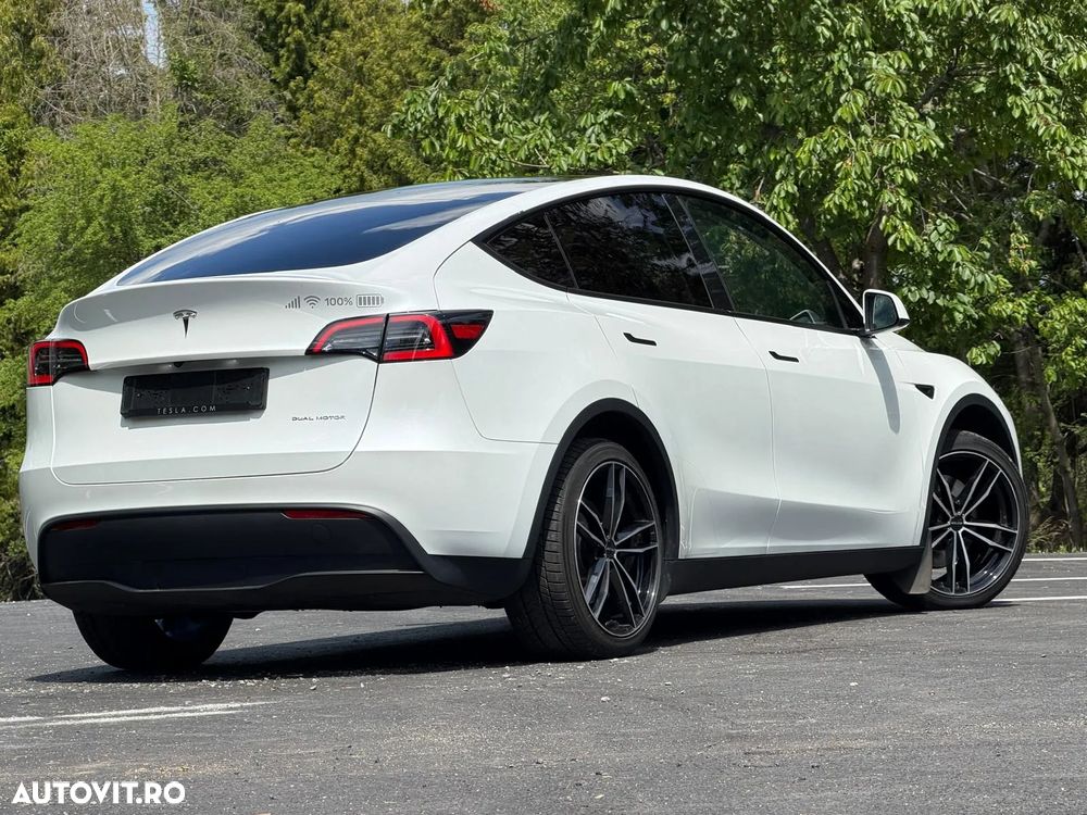 Tesla Model Y Long Range Dual Motor AWD - 4
