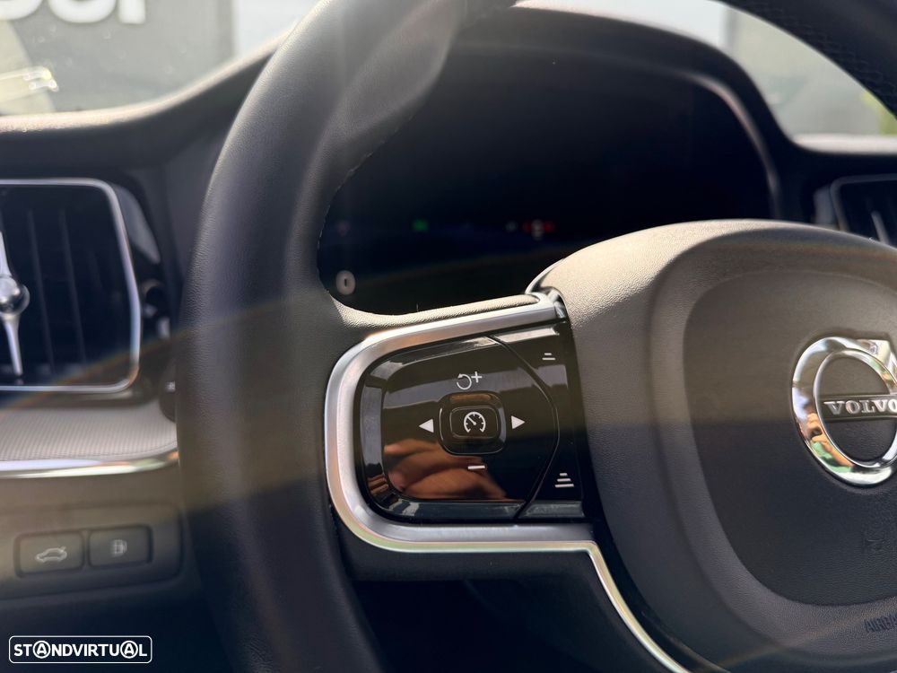 Volvo XC 60 2.0 T6 PHEV R-Design Expression AWD - 27