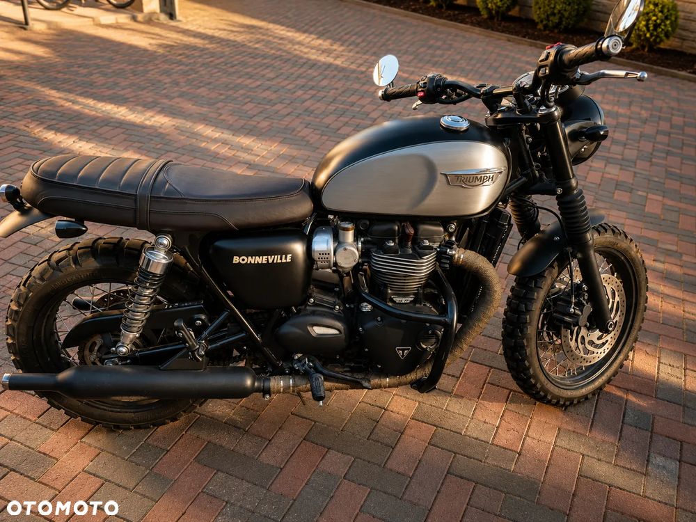 Triumph Bonneville - 1