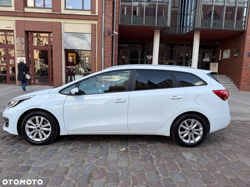 Kia Ceed 1.6 CRDi 136 ISG Dream Team Edition - 4