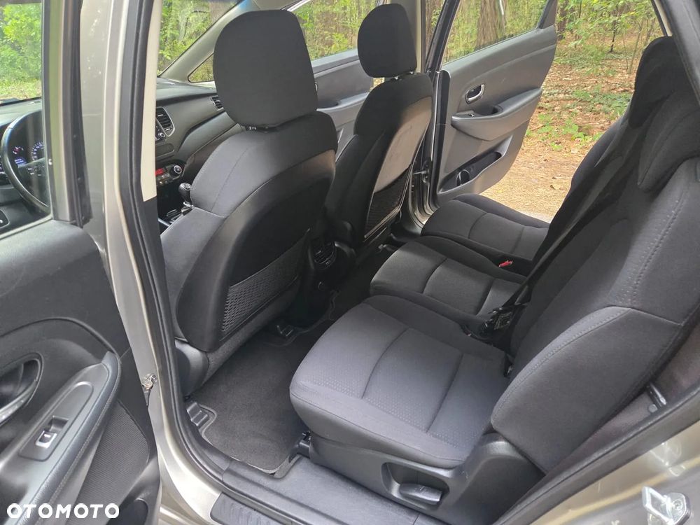 Kia Carens 1.6 GDI Business Line 7os EU6 - 18