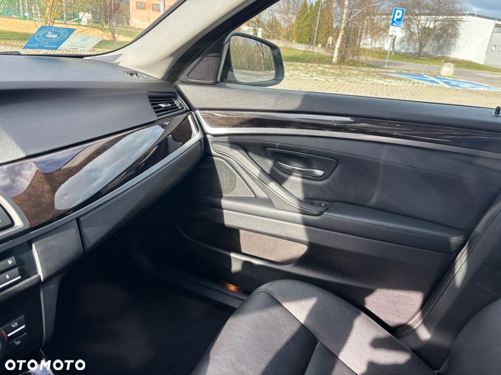 BMW Seria 5 528i - 15