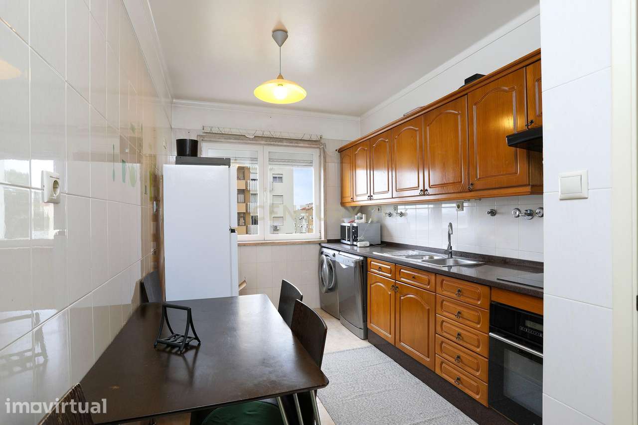 Apartamento T2 para Arrendamento com Garagem e Varanda- Arroja, Odivel - Grande imagem: 2/12