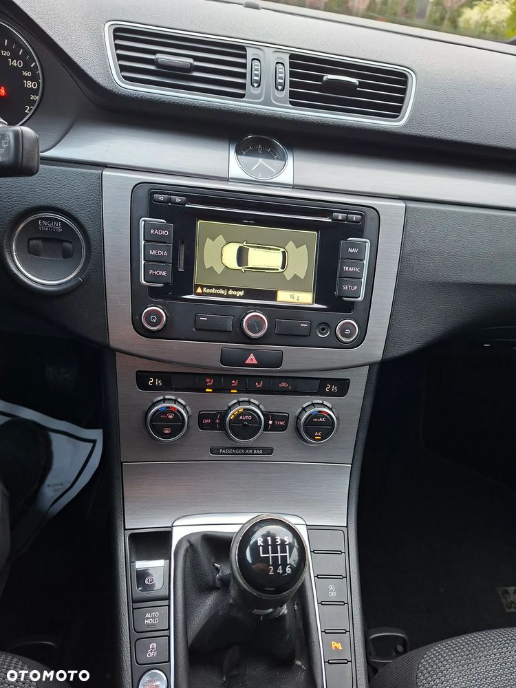 Volkswagen Passat 2.0 TDI Comfortline - 14