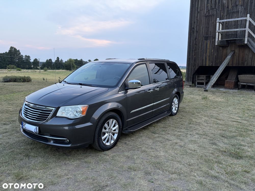 Chrysler Town & Country - 2