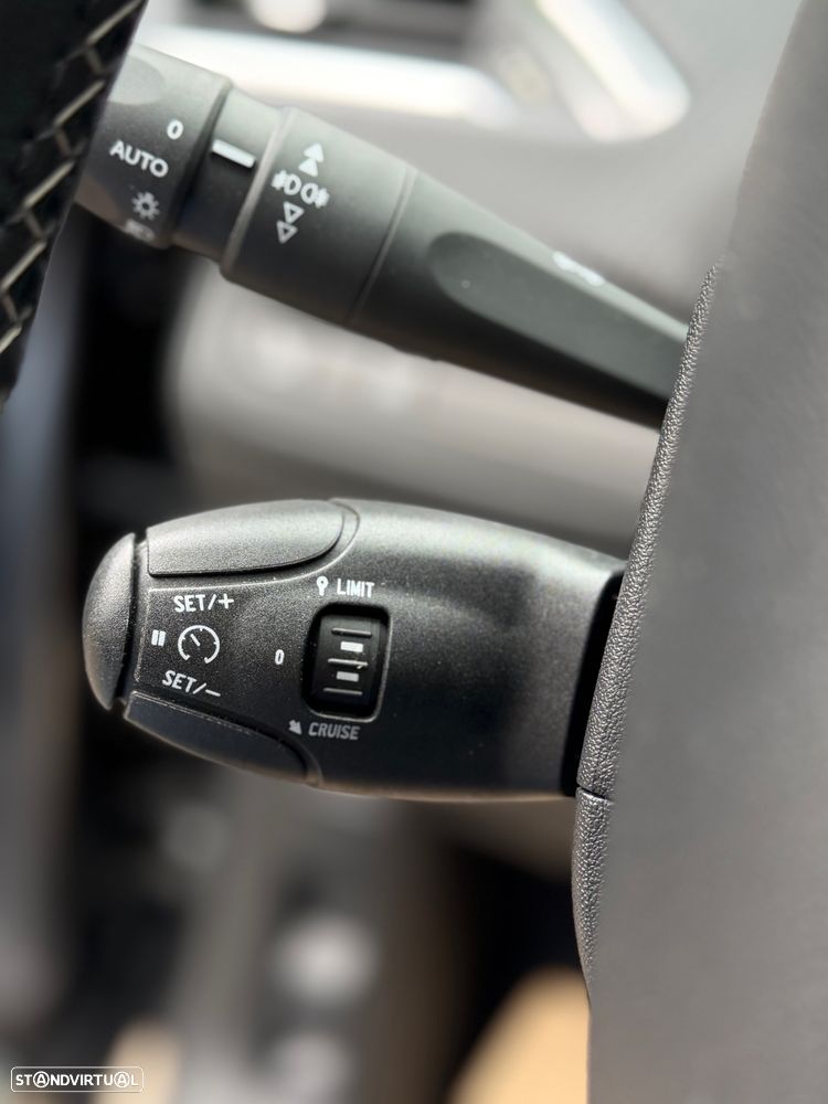 Peugeot 208 1.2 VTi Allure Auto - 13