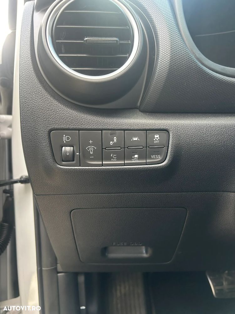 Hyundai KONA Premium - 13