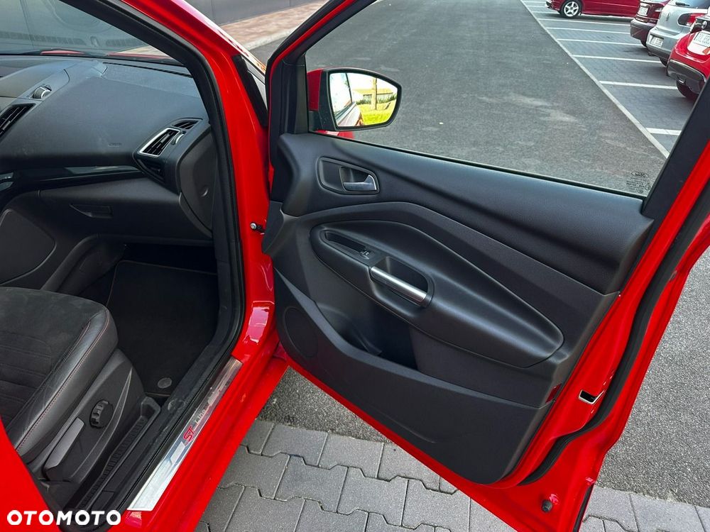 Ford Kuga 1.5 EcoBoost 2x4 ST-Line - 24