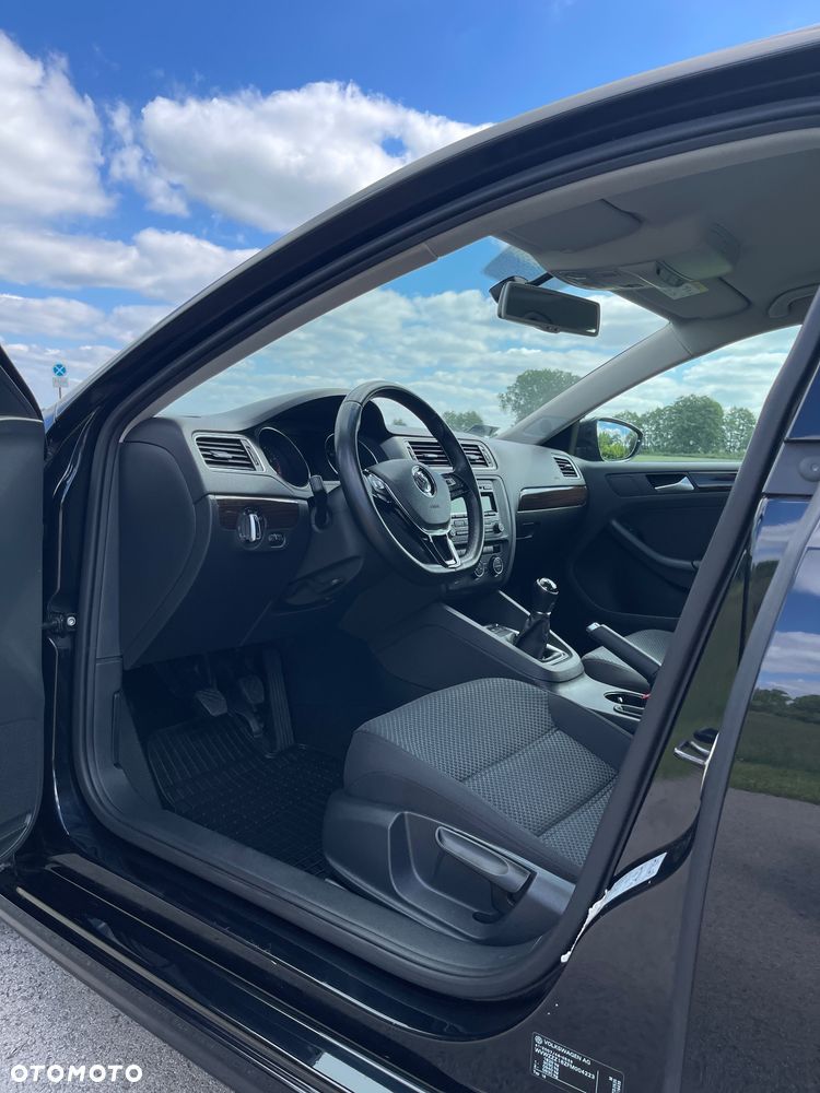 Volkswagen Jetta 1.2 TSI Comfortline - 24