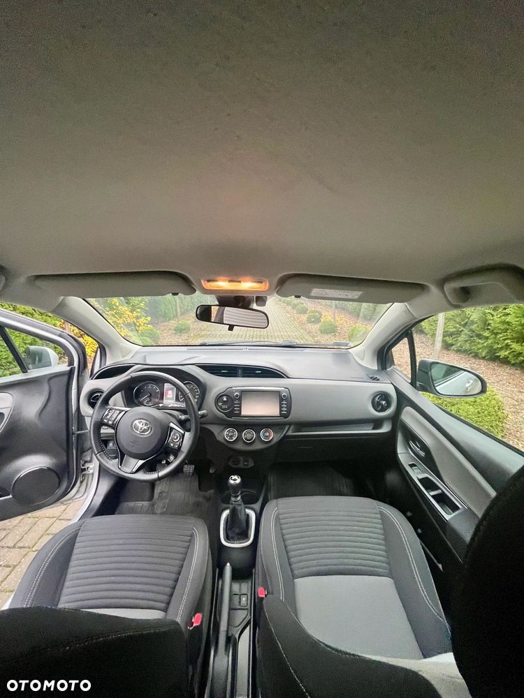 Toyota Yaris 2017 photo 2