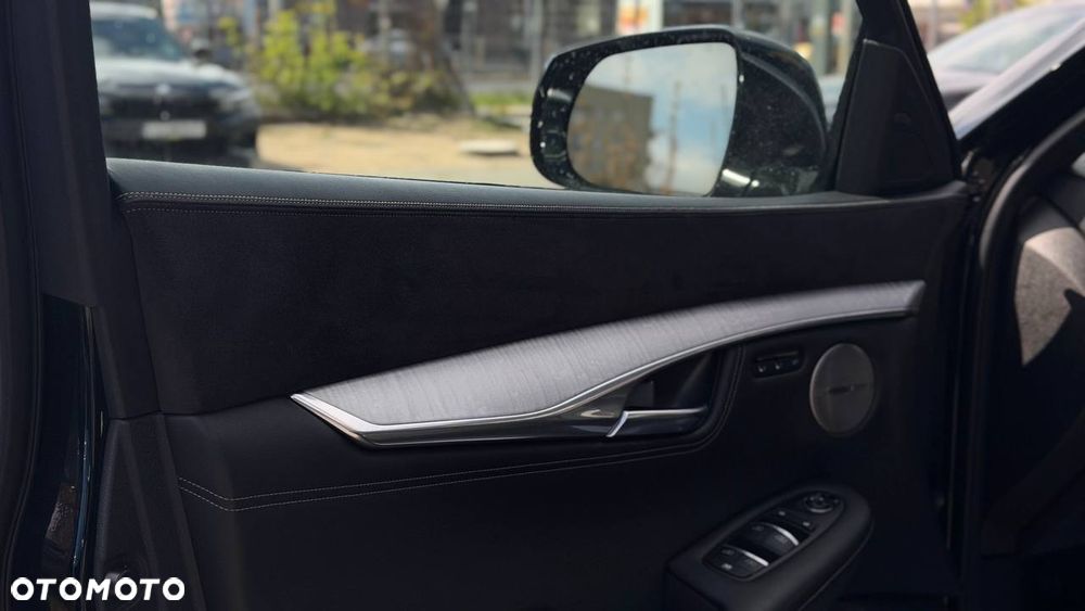 Infiniti Q50 2.0t Sport Sound Studio by Bose - 10