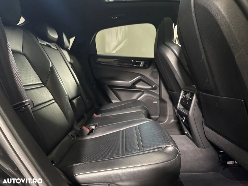 Porsche Cayenne - 13