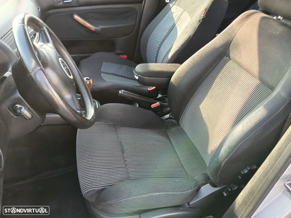 VW Bora 1.9 TDi Highline - 9