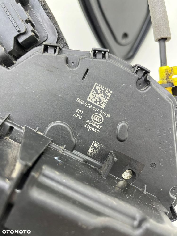 AUDI A3 8Y ZAMEK PRAWY PRZÓD KOMPLET 5N0837017E 5TB837016B - 5