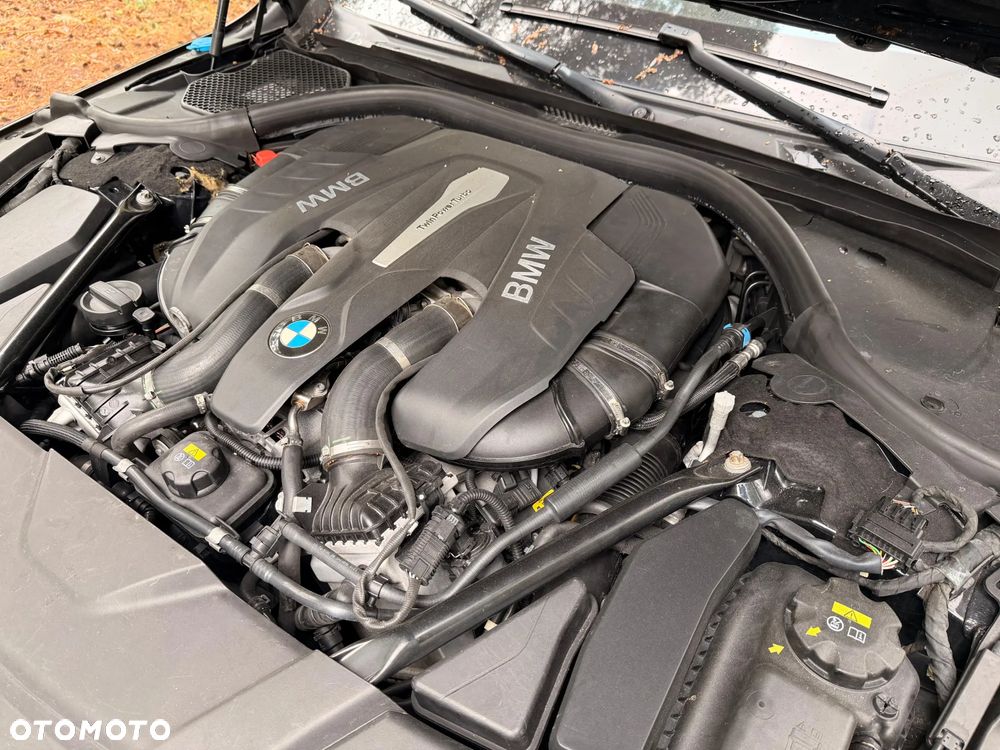 BMW Seria 7 750Li xDrive - 17
