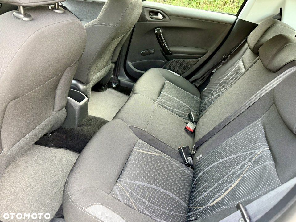 Peugeot 208 1.2 PureTech Allure - 36