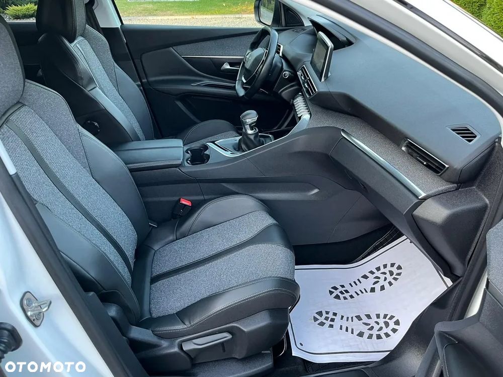 Peugeot 3008 1.2 PureTech Allure S&S - 32