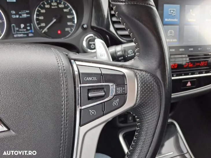 Mitsubishi Outlander 2.4 4WD Plug-In Hybrid - 21