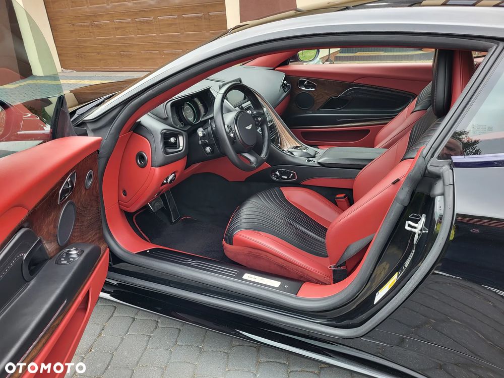 Aston Martin DB11 Launch Edition - 15