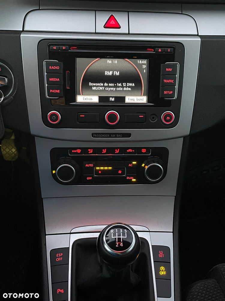 Volkswagen Passat 1.6 TDI Comfortline - 23