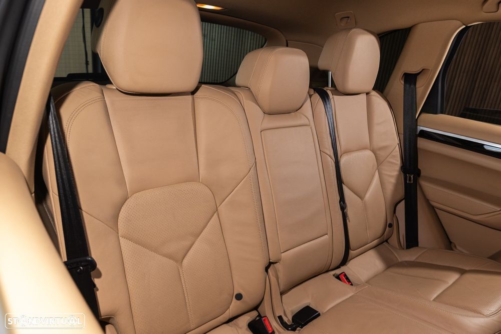 Porsche Cayenne - 24
