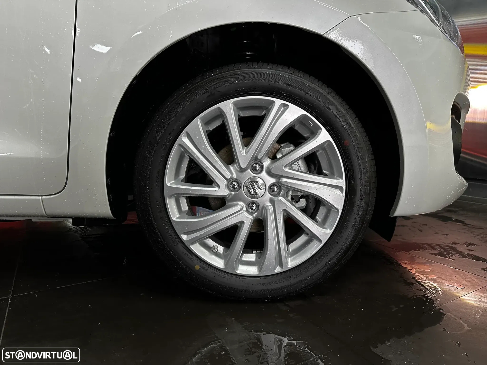 Suzuki Swift 1.2 Mild Hybrid GLX - 10