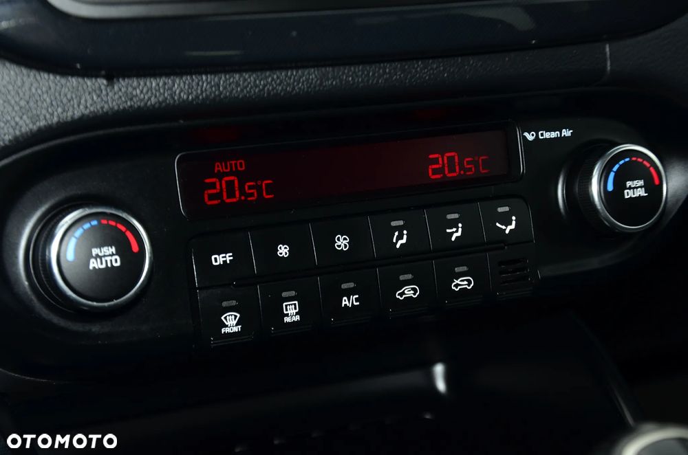 Kia Carens 1.7 CRDi L 7os - 27