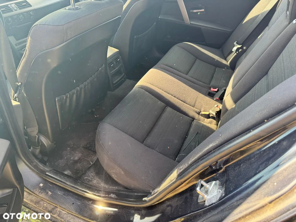 BMW Seria 5 525d Touring - 13