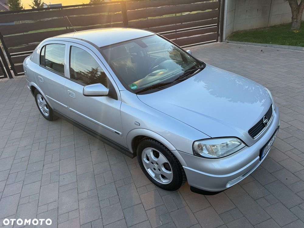 Opel Astra 1.6 Elegance Easytronic - 1