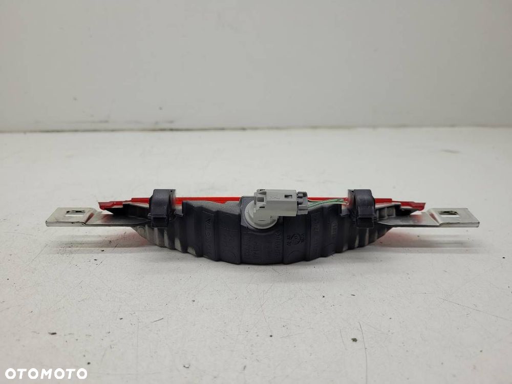 LAMPKA STOP TOYOTA COROLLA E12 EUROPA 2002 - 3