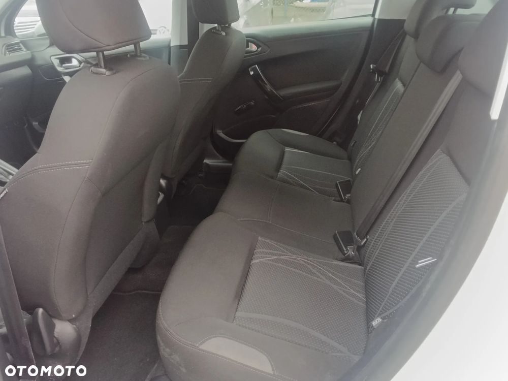 Peugeot 208 1.6 e-HDi Allure STT - 12