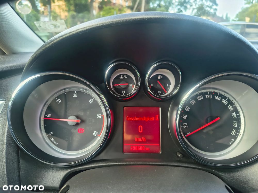 Opel Astra 2.0 CDTI DPF White Edition - 28