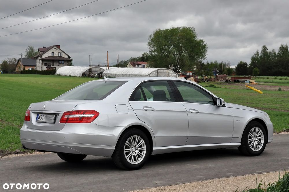 Mercedes-Benz Klasa E 250 CGI BlueEFFICIENCY 7G-TRONIC Elegance - 16