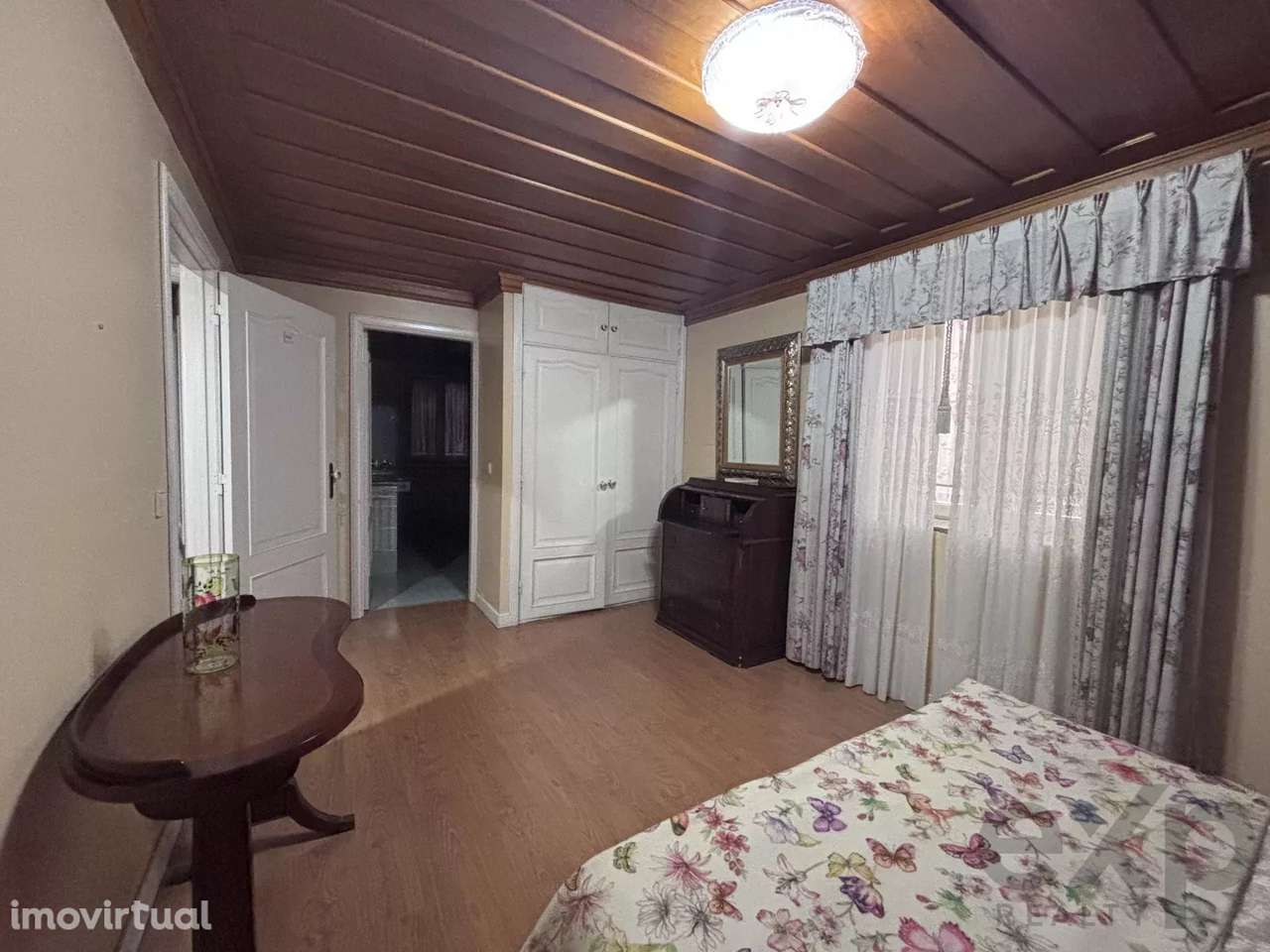 Moradia T5 de Charme no Coração de Vila Meã – Terreno com Potencial de - Grande imagem: 3/37