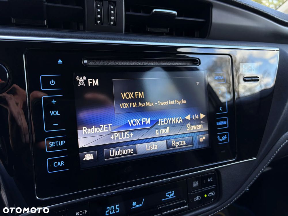 Toyota Auris 1.8 HSD Prestige - 29