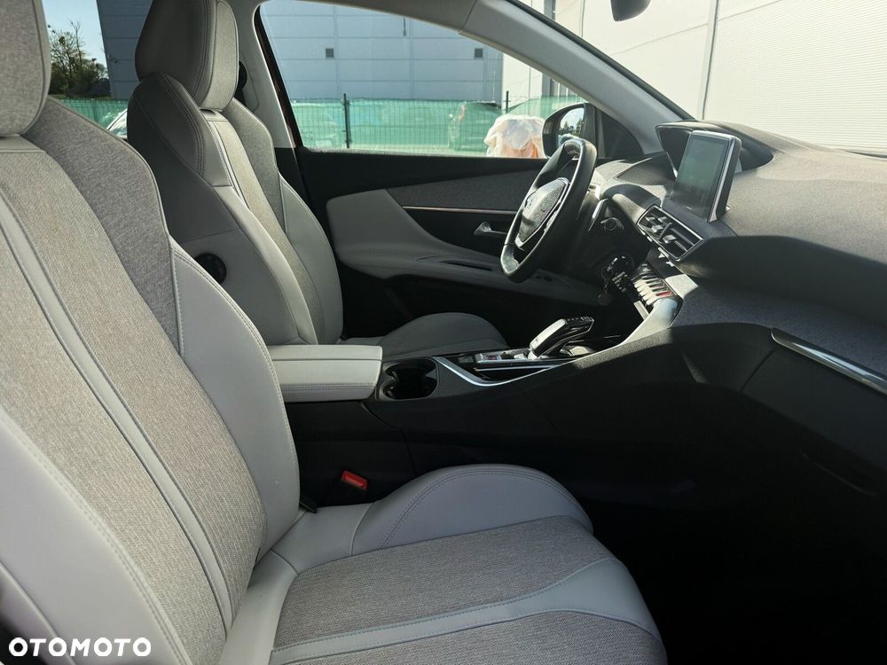 Peugeot 3008 1.2 PureTech Allure S&S EAT8 - 26